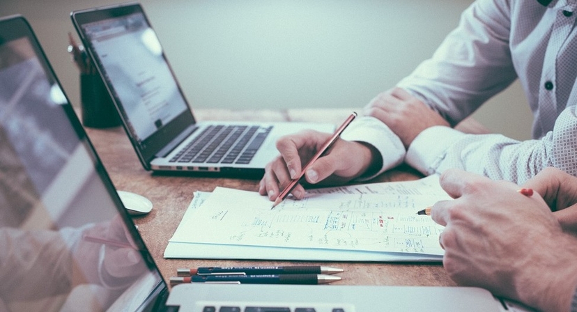 Automatyzacja sprzyja rozwojowi pracowników – trendy w branży finansowej